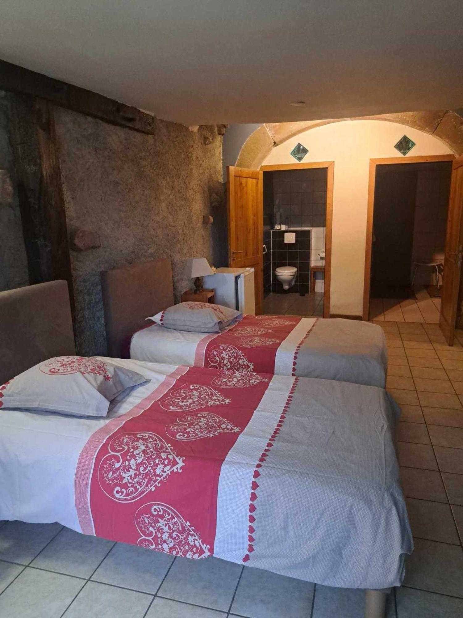 Chambres D'Hotes Les Hirondelles Gaubiving Exterior photo